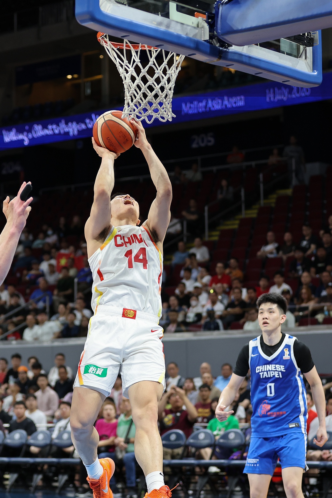 开云体育-7人轮换VS12人轮换！中国男篮连续两场逆转 我们正在拥抱硬汉篮球